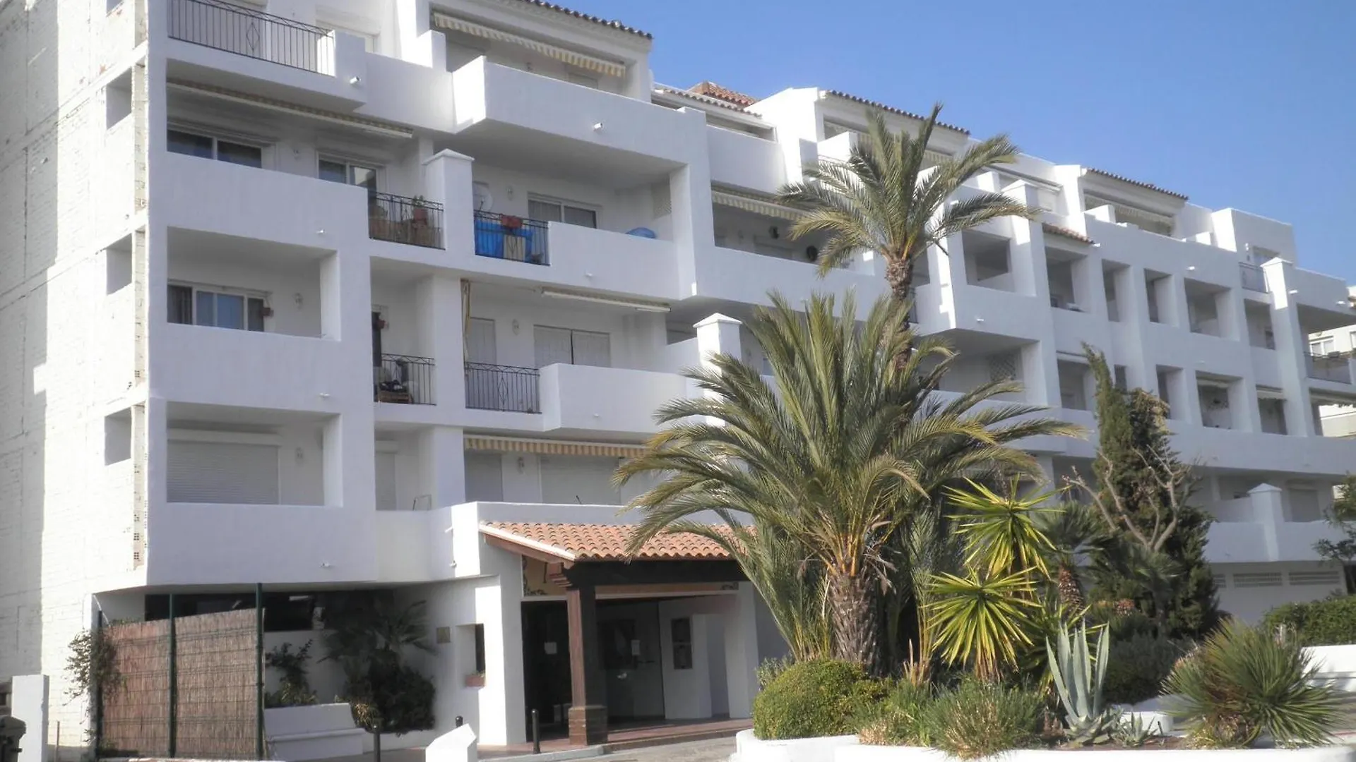 2176 - Royal Marine I Llevant 3-13, Cerca De Un Parque Natural Para Practicar Senderismo, Btt O Windsurf. Gran Zona Ajardinada. - Es-258-105 Roses Apartment